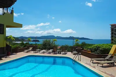 Image de Une vue imprenable sur Flamingo Beach et la baie de Potrero - Penthouse de 2 chambres