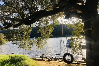 Image de Waterfront Patonga. \n3 Beds Modern. \nComfortable, clean, well appointed.