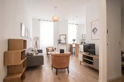 Image de Appartement Moderne Lumineux Dans La Charmante Vieille Ville De Cannes Près Du Palais Des Festival