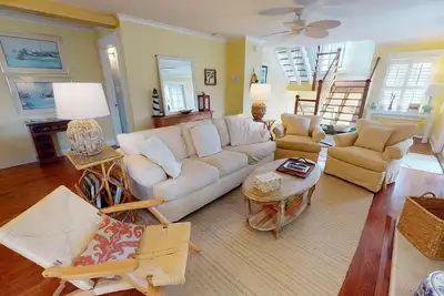 Image de Nouvelle Piscine PRIVÉE! ÉTAPES De La Plage! Vues À 360 DEGRÉS! Plusieurs Espaces De Vie!