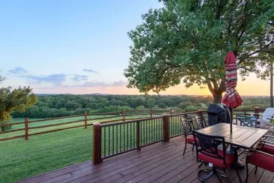 Image de 4 chambres - 2 salles de bain avec bain à remous - Country Get Away juste à l'extérieur de Dfw