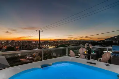 Image de This duplex is a 7 bedroom(s), 6 bathrooms, located in Honolulu, Hi.