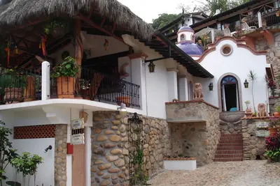 Image de Belle villa de style espagnol avec vue sur l'océan, à 100 pas de la plage
