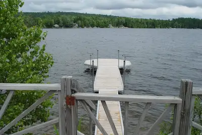 Image de Cottage confortable situé directement sur l'eau avec une grande terrasse enveloppante
