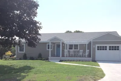 Image de Maison de ranch entièrement rénovée à la pointe sud d'Easton Point