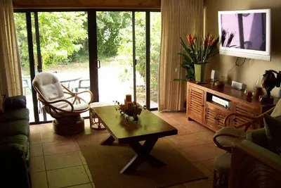 Image de Maison de ville charmante et confortable dans les Keys Fl avec piscine et accès plage