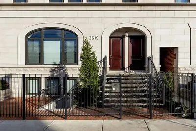 Image de À quelques pas de Wrigley Field 3 Bedroom 2 Bathroom Apartment 7 personnes AllStar Suite