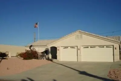 Image de Très propre, entièrement meublé \/ équipé, joliment décoré, 3 chambres, 2 salles de bain, Rv