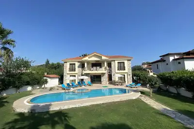 Image de Quatre chambres privées Premier Villa en privé Walled Gardens et grande piscine / Jac