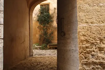 Image de Appartement de deux chambres de charme au cœur de Lourmarin. Très bien situé
