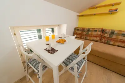 Joli petit nid avec vue, Wifi gratuit, climatisation, terrasse au coeur de Piran