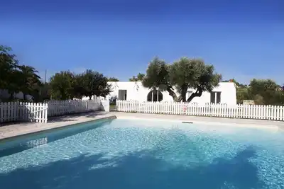 Image de Villa luxueuse, grande piscine + jardin. Super endroit.