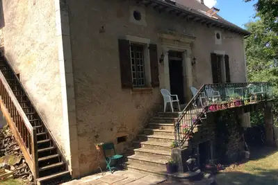 Image de Belle ferme en pierre calcaire du 19ème siècle avec 5 chambres sur son propre terrain.