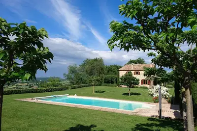 Image de Grande ferme rustique entièrement neuve et restaurée, dans un cadre tranquille