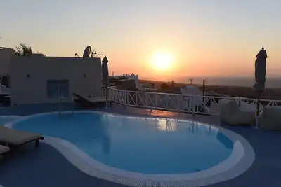 Image de Villa de luxe 5 suites. Vue imprenable sur la mer et coucher de soleil. Piscine privée et jacuzzi