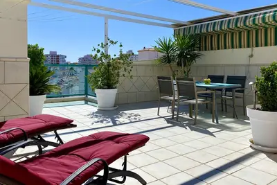 Image de Bel étage avec deux chambres et une grande terrasse ensoleillée