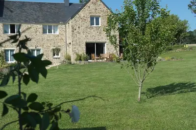 Image de Calme, confort, espace. Cheminée - Wifi - Netflix - Babyfoot - 8 km de la mer