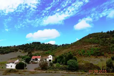 Image de Repos dans la nature sans stress et circulation dans une maison rustique, environnement calme