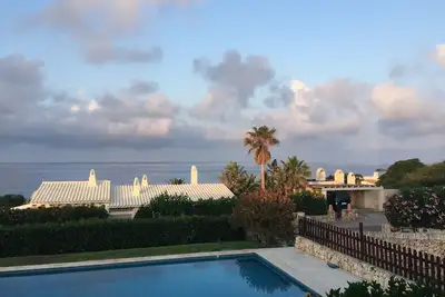 Image de Belle vue sur la mer, piscine privée, jardin, barbecue, WiFi gratuit, satellite et A / C