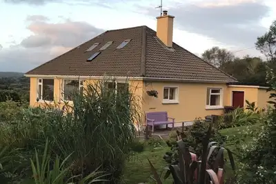 Image de Propriété primée sur une colline surplombant la mer à West Cork.