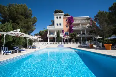 Image de Appartement a 300m de la mer au coeur de Boulouris dans résidence de charme
