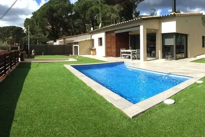 Image de Nouvelle villa avec piscine sur la Costa Brava. Avec WiFi Internet!