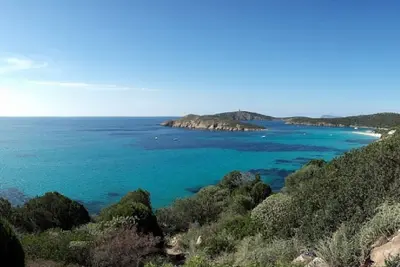 Image de APERÇU Light House Proche De La Mer en copropriété avec piscine