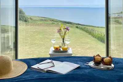 Image de Belle Maison De Vacances De 4 Chambres Avec Vue Mer Et ACCÈS Facile Aux Plages