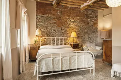 bel appartement dans une ferme avec piscine, à 7 km de Lucca