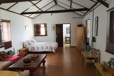 Image de Maison rustique, très calme avec une grande terrasse donnant sur la mer.