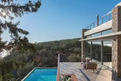 Image de Villa Starlett, villa de luxe en front de mer avec piscine privée près de Nauplie