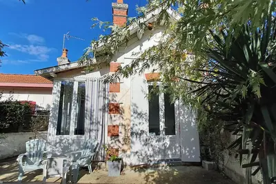 Image de Charmante petite villa arcachonnaise avec cour ombragée, à 300 m de la plage.