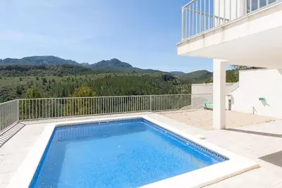 Image de 4 Chambres, Idéal pour famille, piscine privée, jardin, vue imprenable,