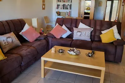 Image de Appartement de luxe au rez-de-chaussée, grande terrasse, nouveau bain à remous et Wifi gratuit