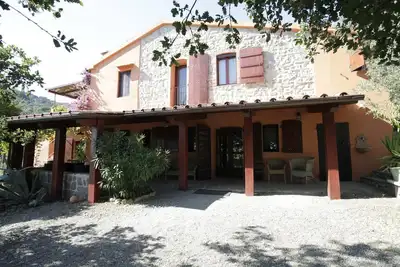 Image de Très confortable, ancienne maison en pierre avec piscine pour se détendre