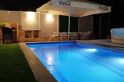 Image de Luxus Guesthouse with Pool, Klima Center of the City