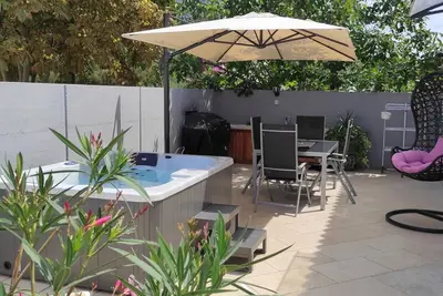 Image de Maison Neuve, grand jardin, plage à 5 minutes à pied.