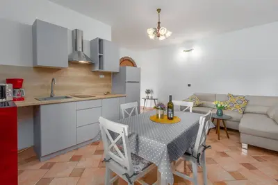 Image de Charmante maison en pierre récemment rénovée avec grand jardin privé et véranda
