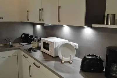 Image de Appartement chic avec balcon près de la baie des perles