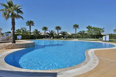 Image de maison de vacances avec jardin privé, vue sur la mer et très belle piscine