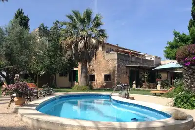 Image de Appartement 1 pièce ensoleillé dans un manoir historique avec piscine et jardin