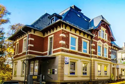 Image de Appartement dans une villa Art Nouveau rénovée avec style