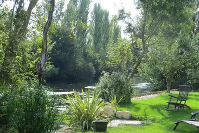 Image de Un moment de détente au bord de rivière