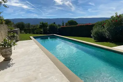 Image de Le Mas de Pierre, maison de charme vue imprenable sur le Luberon et terrain clos
