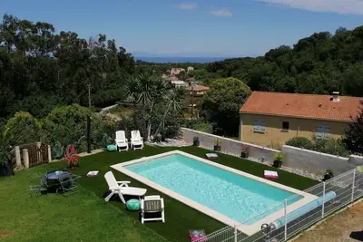 Image de 90m² entre mer (2km) et montagne, au coeur du maquis