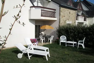 Image de Au calme, 3 pièces avec jardin, Wi-Fi dans résidence avec piscine (4 personnes)