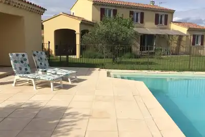 Image de Bastide provençale avec piscine privée, très belle vue
