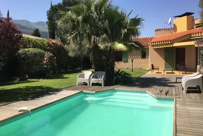 Image de Villa de caractère, lumineuse, avec piscine privée et jardin paysagé