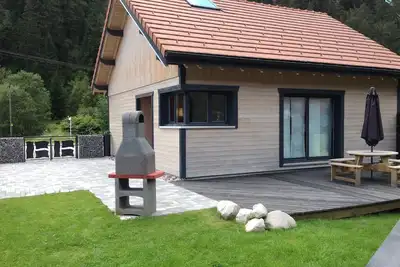 Image de Chalet récent et moderne avec cour clôturé et wifi