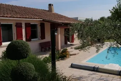 Image de Très jolie villa  avec piscine  chauffée près d'Avignon